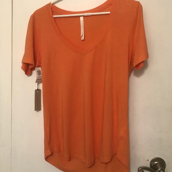 Babaton Foundation V-Neck - Picture 4 of 4